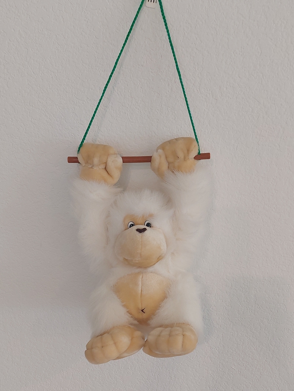 Plush Creme Colored Gorilla/Ape/Monkey Hanging From Swing/Trapeze NWOT